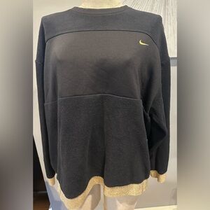 Nike Black with gold Detail shirt in womens size xl